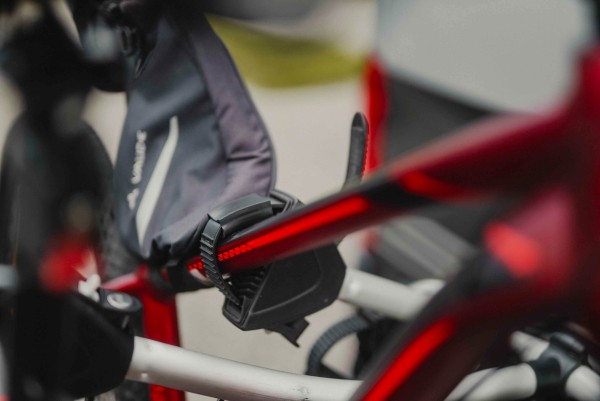 Porte-vélos pliable pour 3 vélos sur attelage de remorque